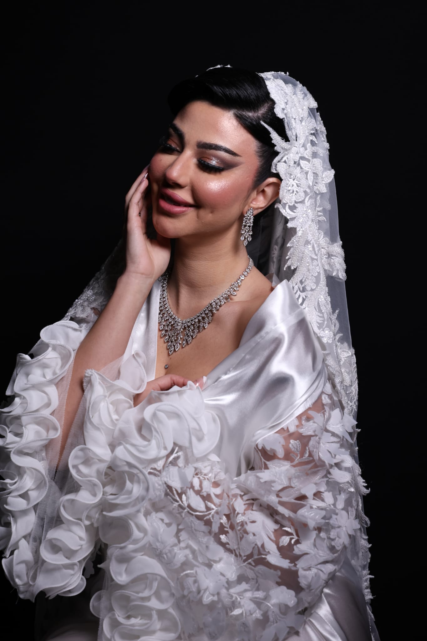 Luxurious 3D Floral Ruffle Bridal Robe with Matching Lace Veil