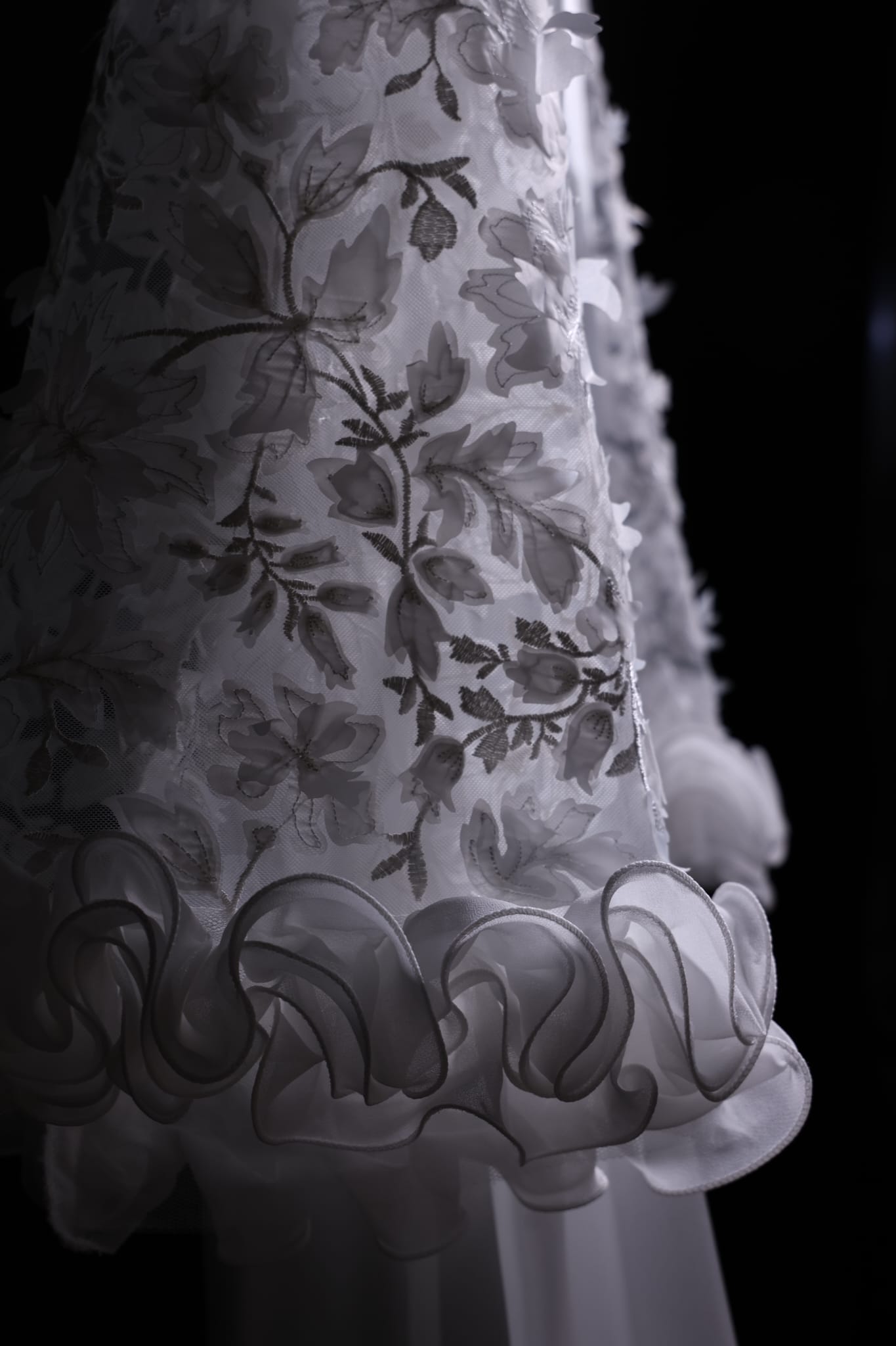 Luxurious 3D Floral Ruffle Bridal Robe with Matching Lace Veil