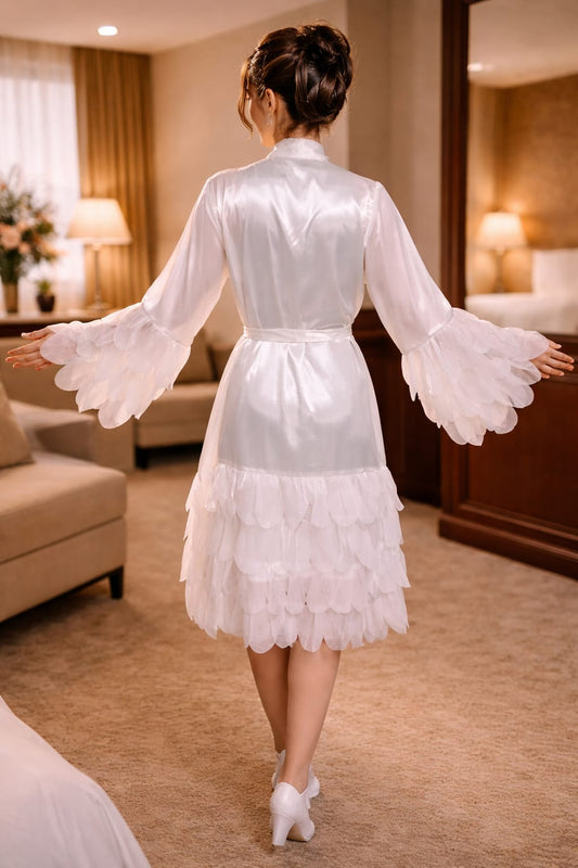 Chic Short Satin Bridal Robe with Petal-Feather Trim